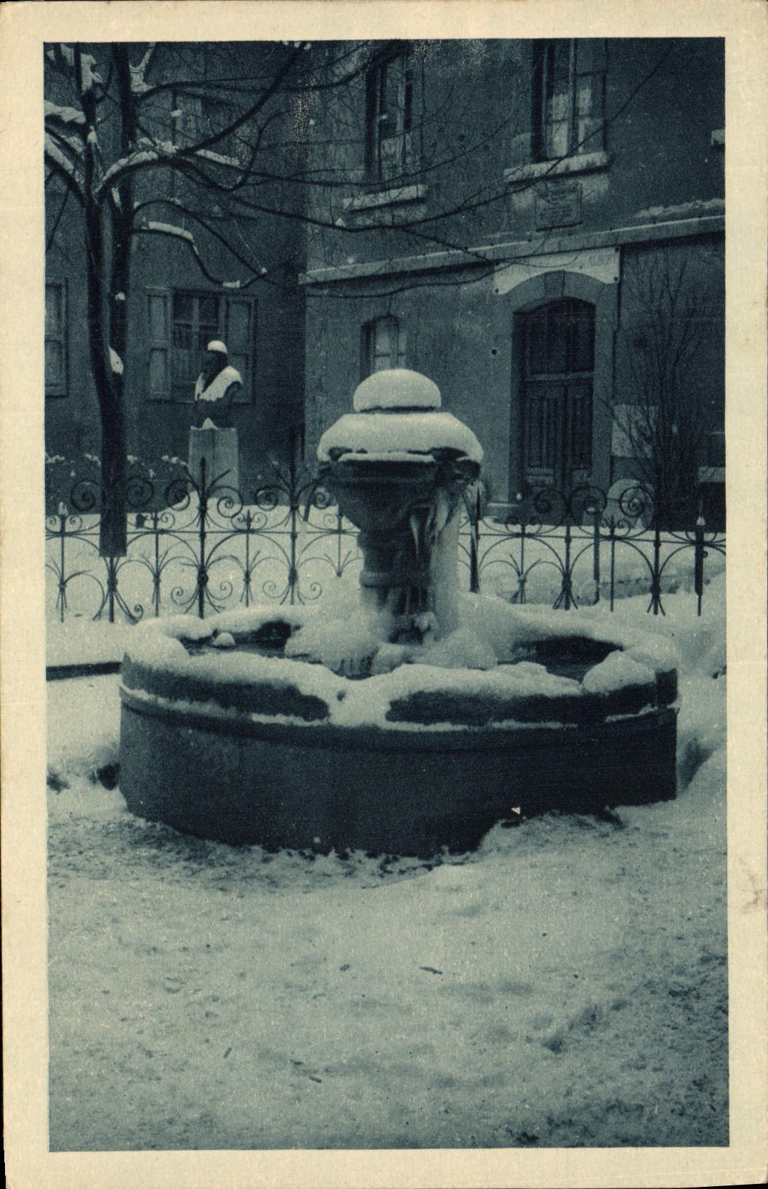 Briannçon en hiver — Fontaine du Pied de Ville — Édition L. MAURICE Briannçon