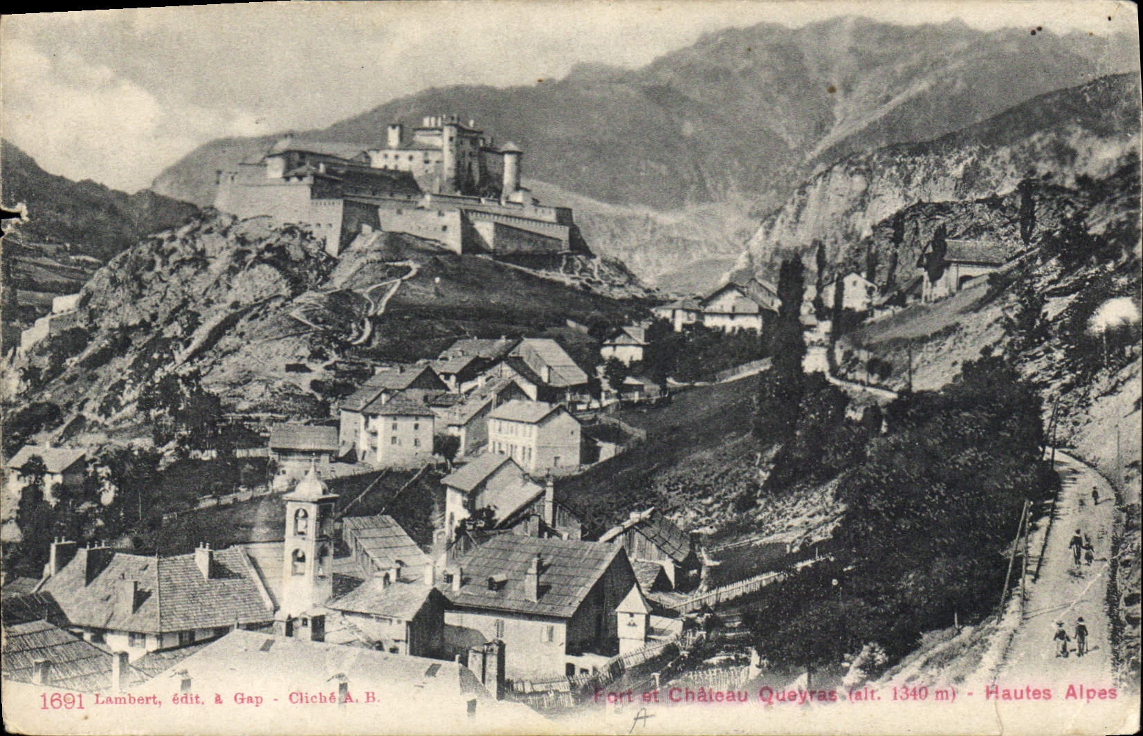 Burg und Schloss Queyras (1340 m) — Hautes Alpes — Lambert, Verlag & Gap - Cliché A. B.