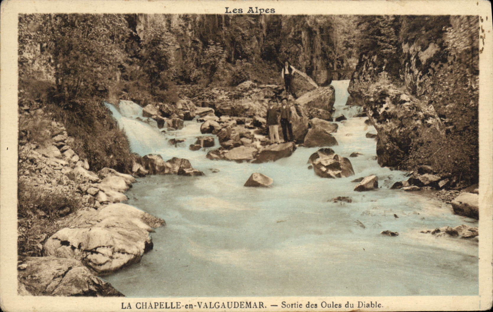 LA CHAPELLE-en-VALGAUDEMAR — Sortie des Oules du Diable — Les Alpes