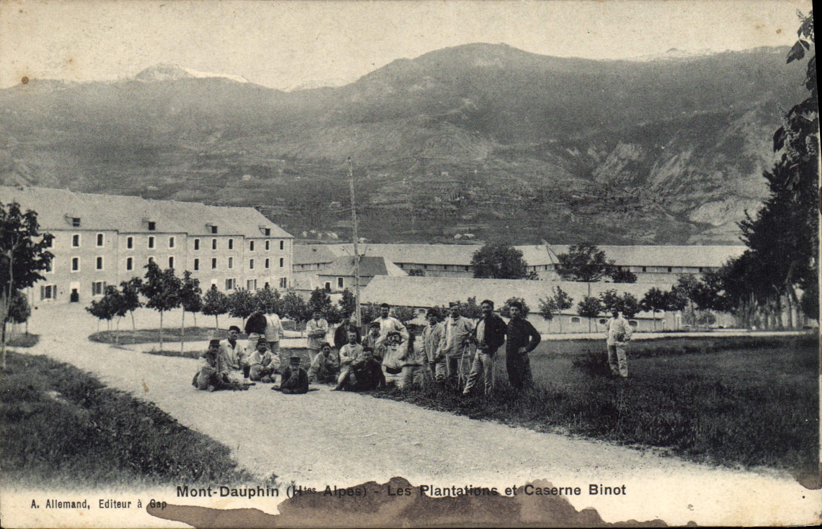 Mont-Dauphin (Hautes-Alpes) — Les Plantations et Caserne Binot — A. Allemand, Éditeur à Gap