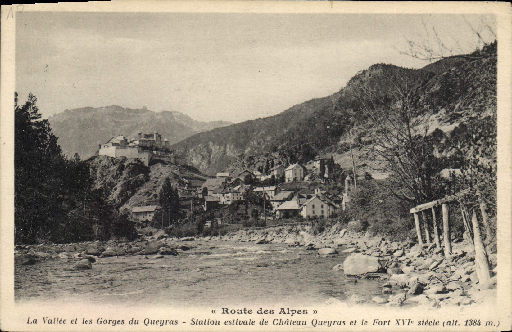 La Vallée et les Gorges du Queyras - Station estivale de Château Queyras et le Fort XVIe siècle (alt. 1384 m.) — « Route des Alpes »