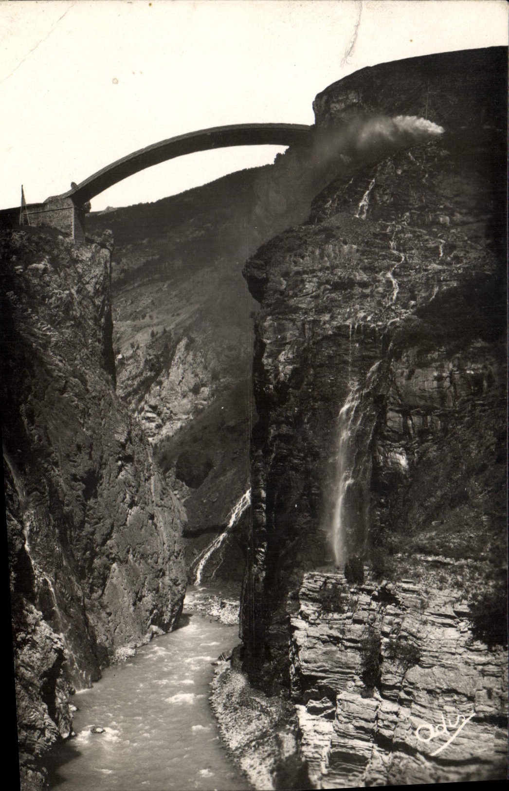 Les Alpes — Les Gorges de la Durance — Le Syphon (hauteur 34 m, portée 68 m) — Andréas, éditeur, Gap