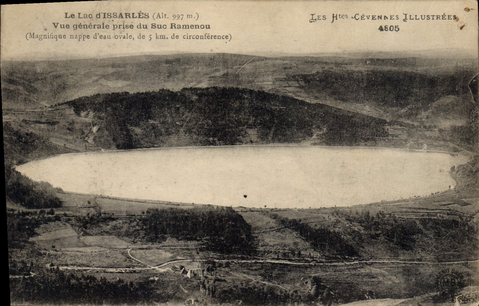 Le Lac d'Issarlès — Vue générale prise du Suc Ramenou — Les Hautes Cévennes Illustrées n° 4605