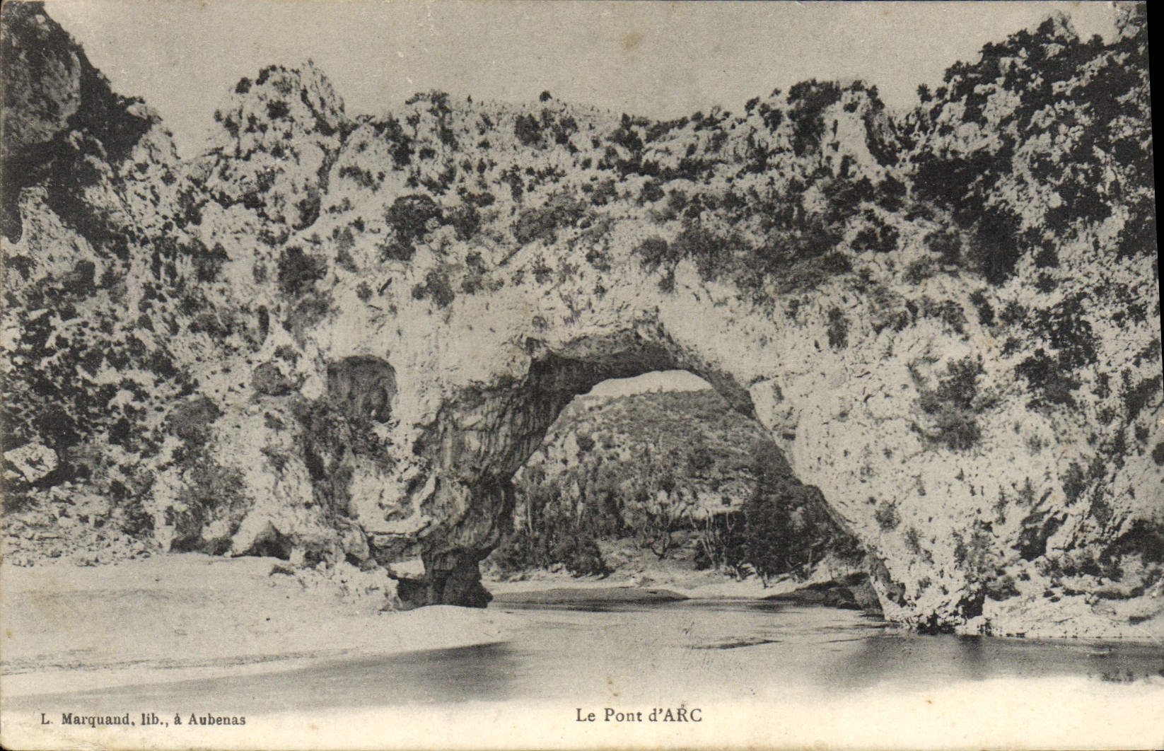 Le Pont d'ARC — Vue du pont naturel à Aubenas — L. Marquand, à Aubenas