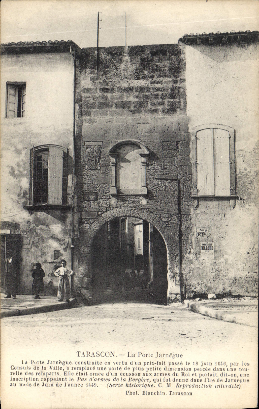 Tarascon — La Porte Jarnègue — Phot. Blanchin, série historique