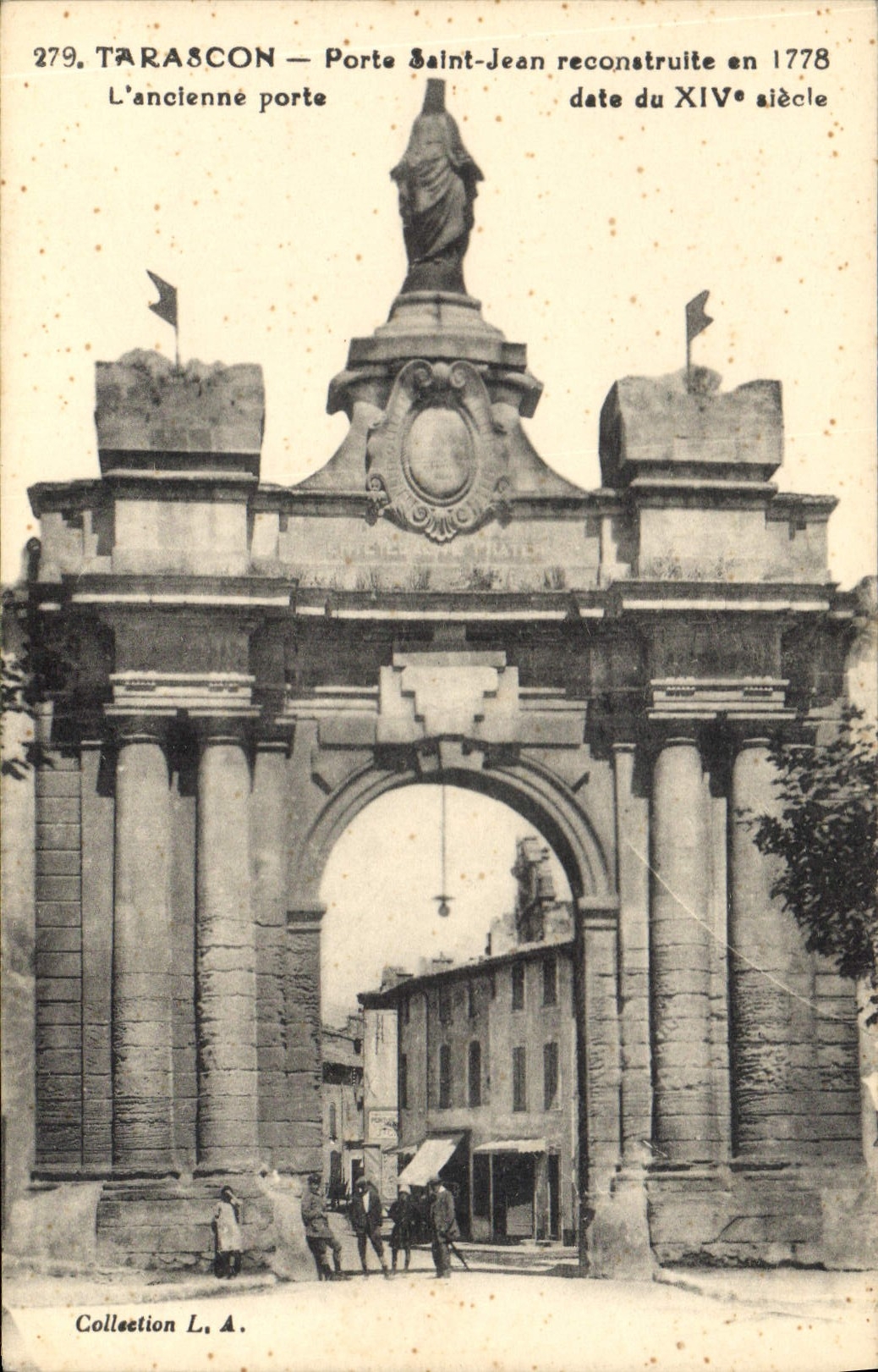 Tarascon — Porte Saint-Jean reconstruite en 1778, ancienne porte du XIVe siècle