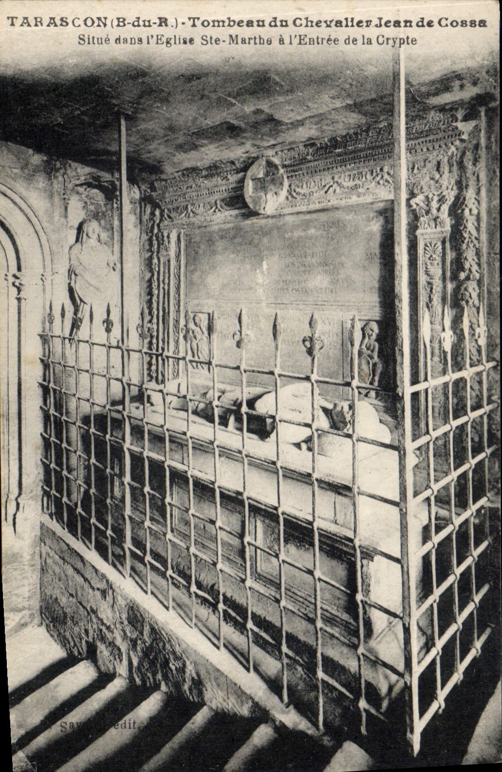 CPA Tarascon B du R Tombeau du Chevalier Jean de Cossa Situe dans l'Eglise Ste Marthe a l'Entree de 