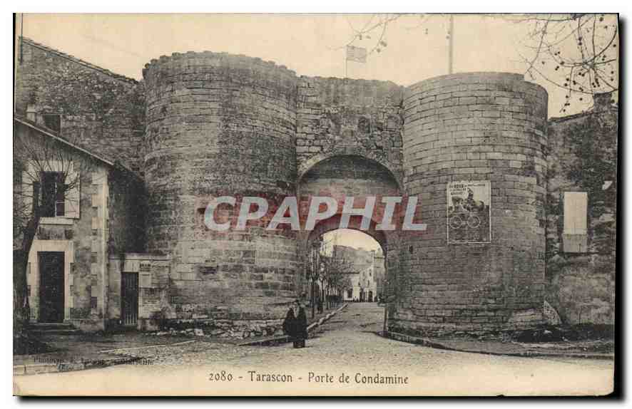 Tarascon - Porte de Condamine — vue de l'ancienne porte fortifiée avec un piéton au premier plan — éditeur P. Lefebvre, n° 2080
