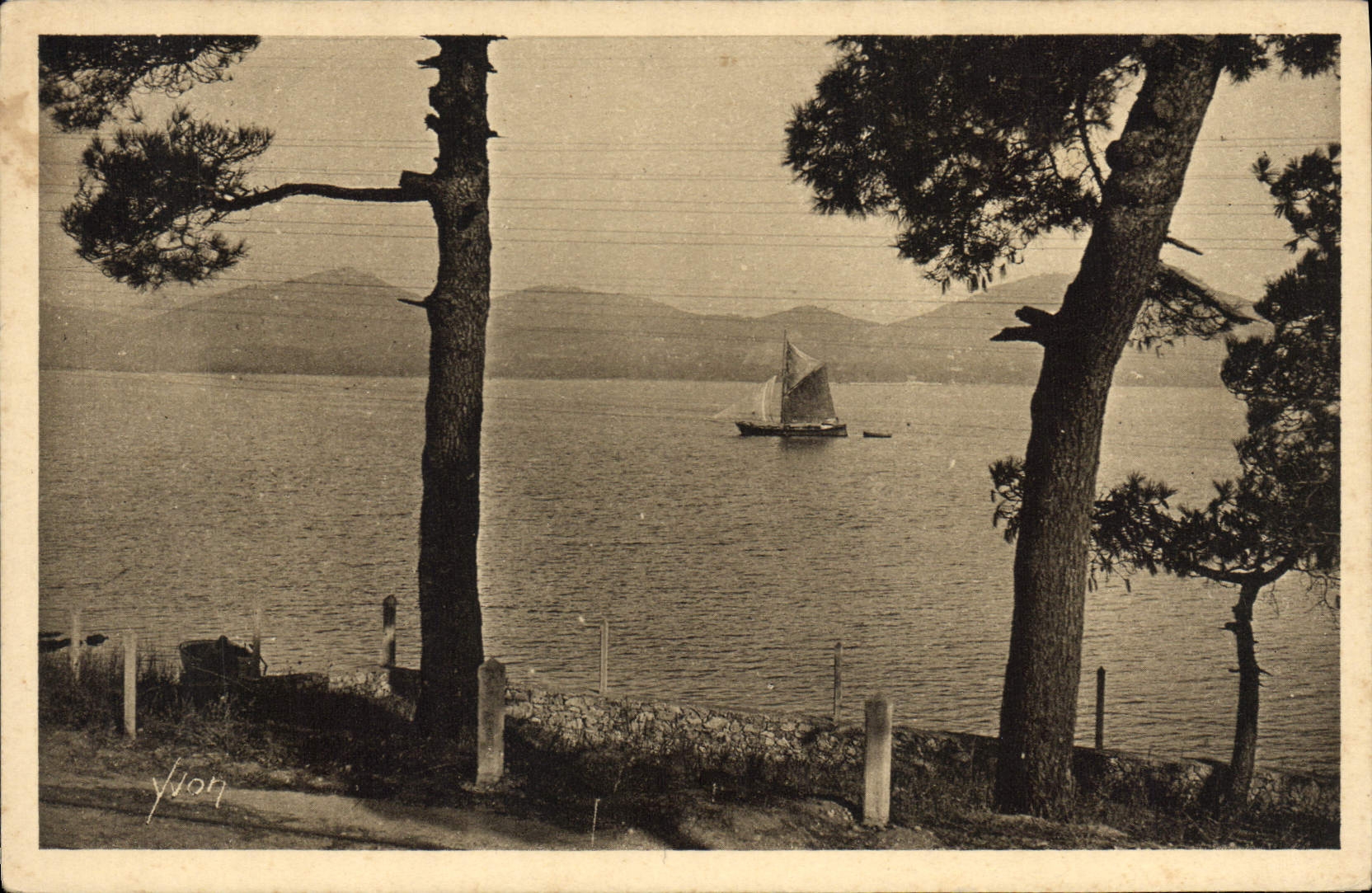 CPA Saint Tropez Le Massil de l'Esterel vu de la Route de Saint Tropez 