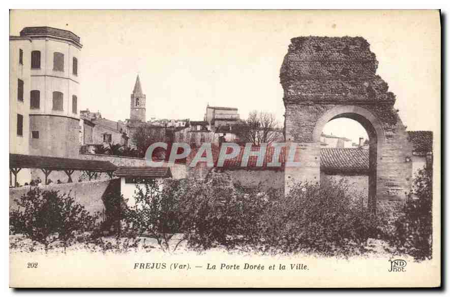 CPA Frejus Var La Porte Doree et la Ville 
