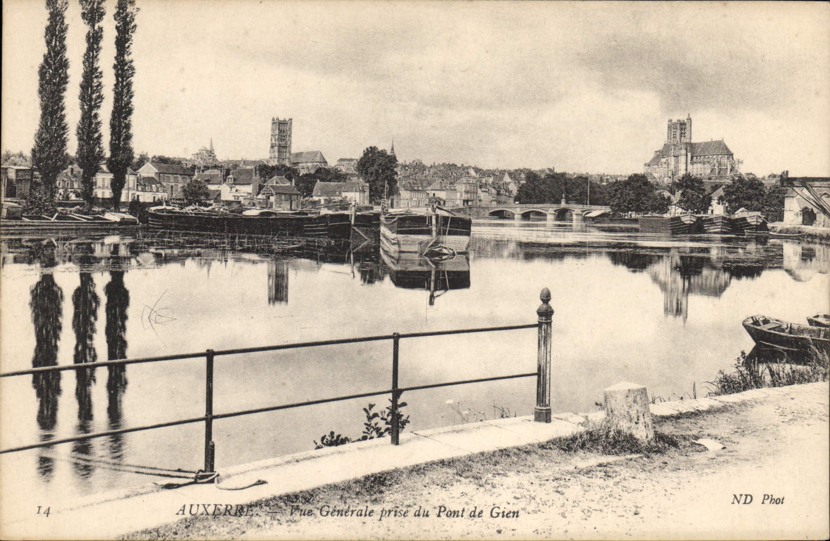 Auxerre — Vue Générale prise du Pont de Gien — ND Phot