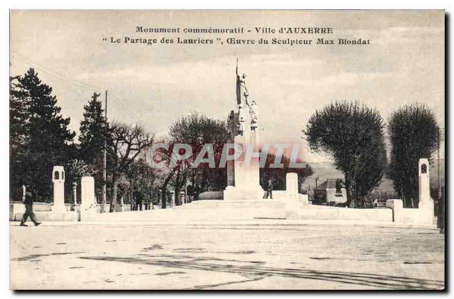 CPA Monument commemoratif Ville d'Auxerre Le Partage des Lauriers Max Blondat