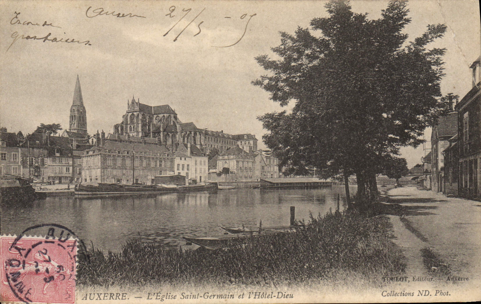 CPA Auxerre L'Eglise Saint Germain et l'Hotel Dieu