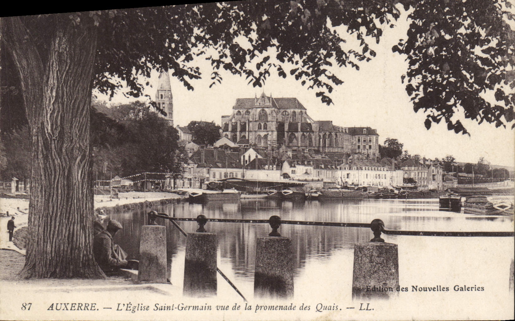 Auxerre — L'Église Saint-Germain vue de la promenade des Quais — Édition des Nouvelles Galeries, n°87
