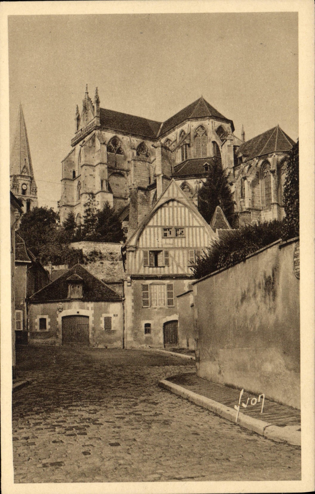Auxerre (Yonne) — Abbaye Saint-Germain et Vieille Maison Place Courbet — Les Éditions d'Art Yvon, Paris