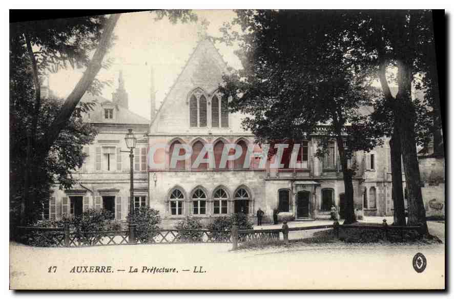 Auxerre — La Préfecture — LL.