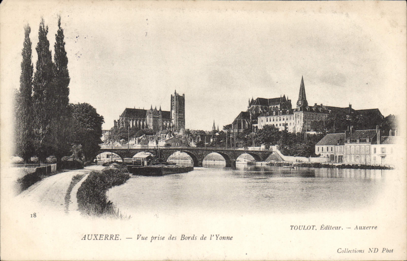 CPA Auxerre Vue prise des bords de l'Yonne 