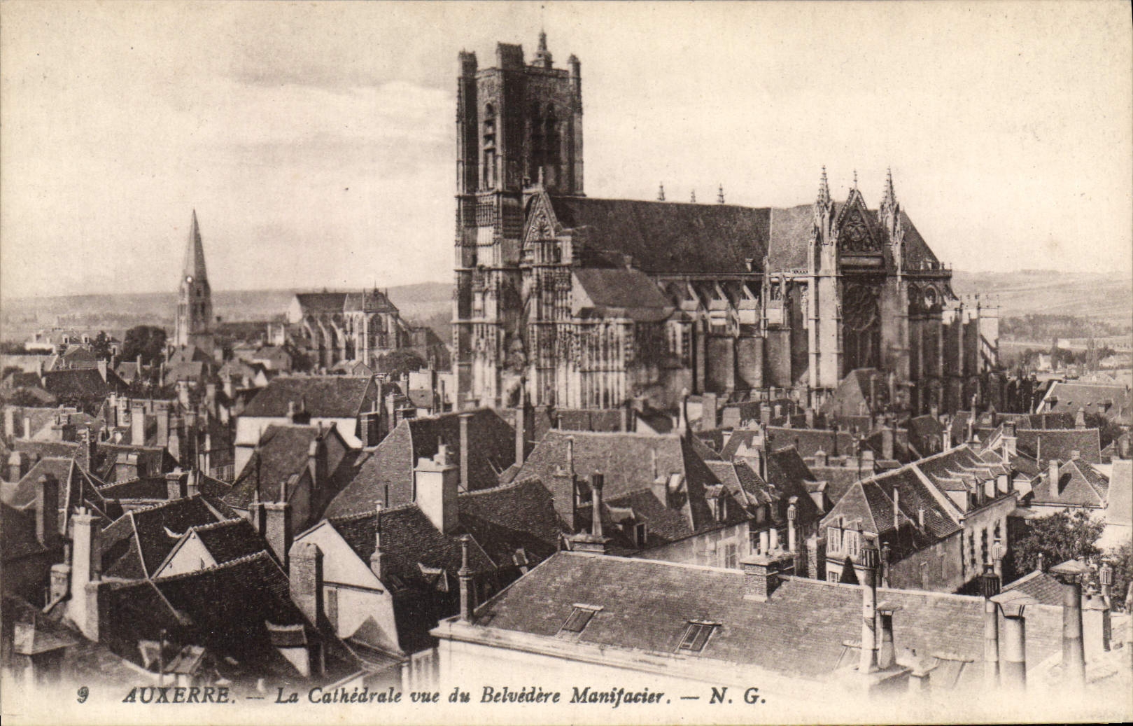 Auxerre — La Cathédrale vue du Belvédère — Manifacier — N.G.
