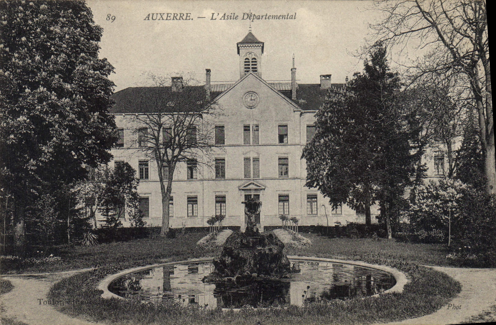 Auxerre — L'Asile Départemental — Toulou Phot