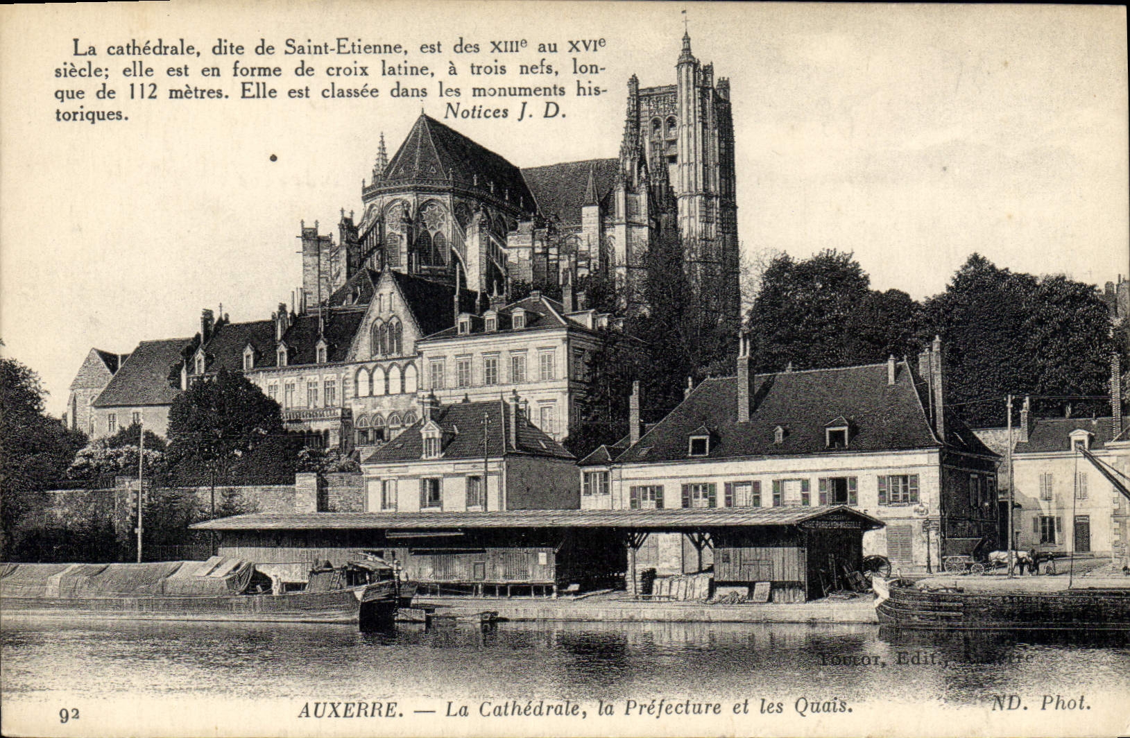 CPA Auxerre la Cathedrale la Prefecture et les Quais 