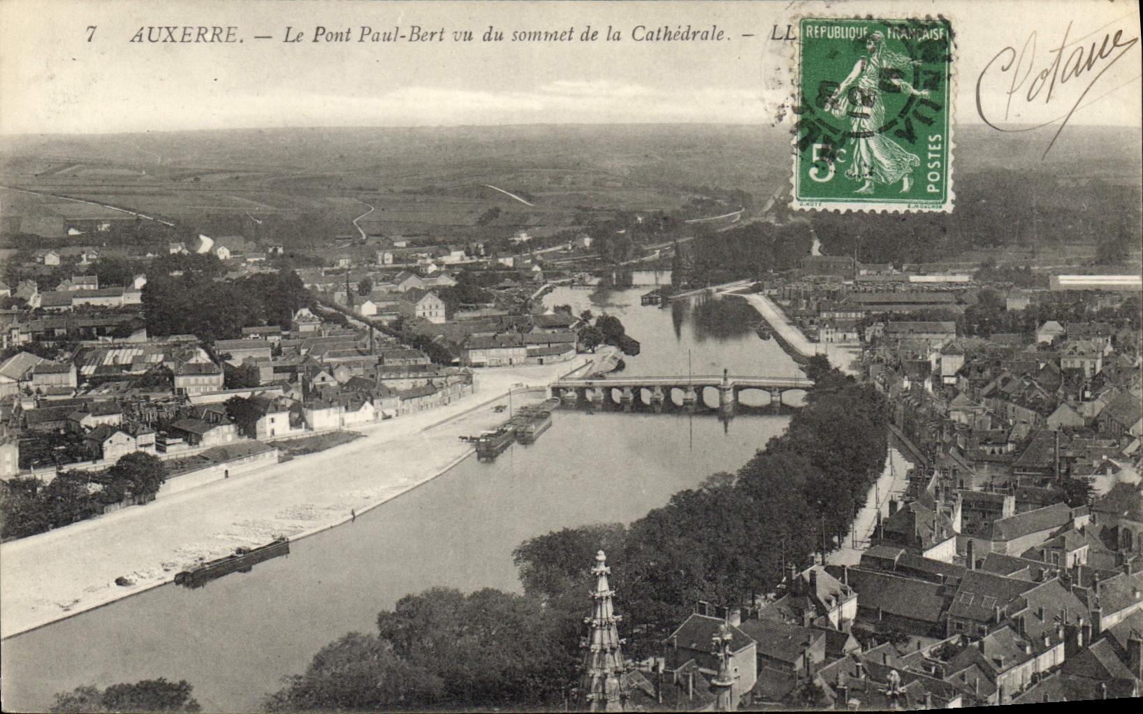 Auxerre — Le Pont Paul-Bert vu du sommet de la Cathédrale — LL