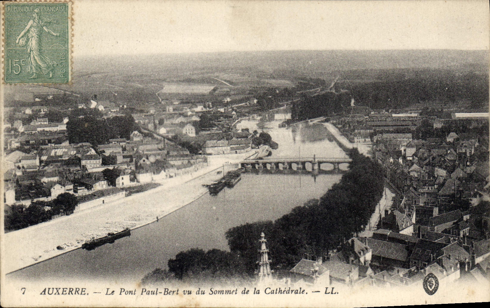 Auxerre — Le Pont Paul-Bert vu du Sommet de la Cathédrale — LL.