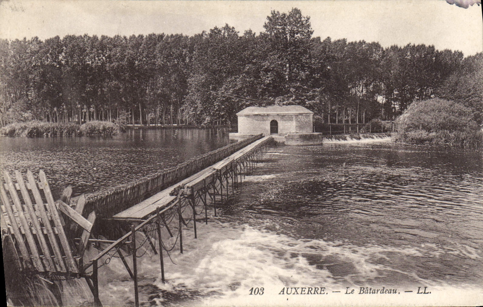 Auxerre — Le Bátardeau — LL. — n° 103