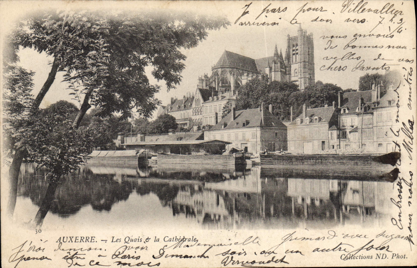 Auxerre — Die Quais & die Kathedrale — Foto. Embouy