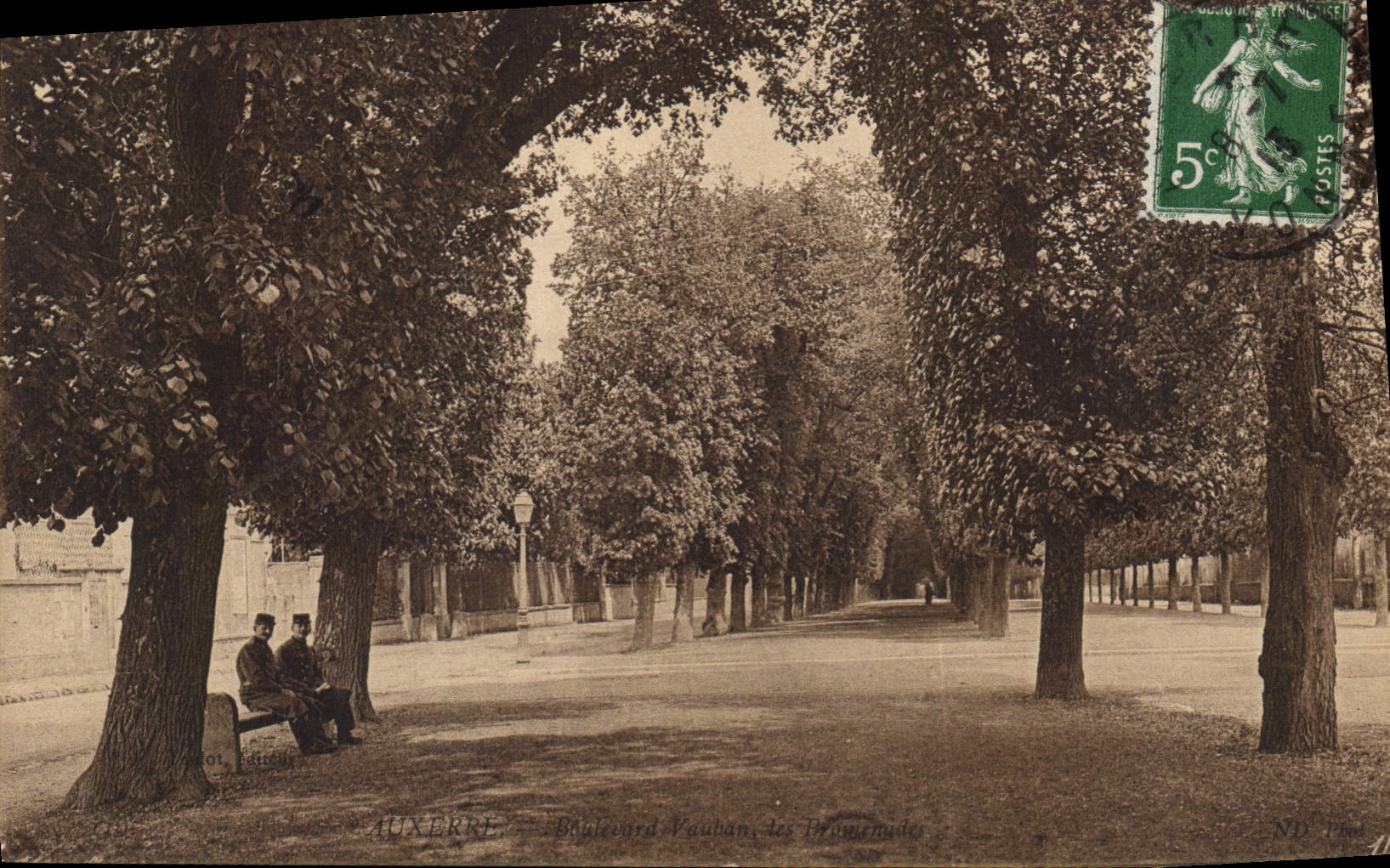 Auxerre — Boulevard Vauban, les Promenades — NJ Phot