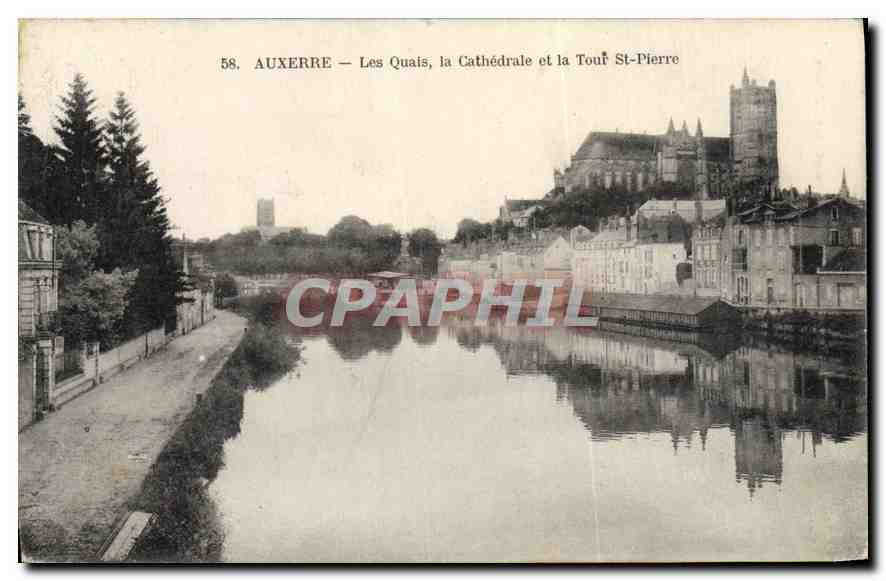 CPA Auxerre les Quais la Cathedrale et la tour St Pierre 