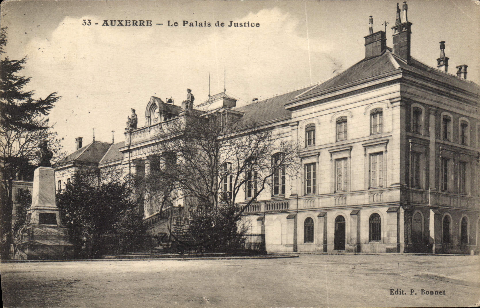 Auxerre — Le Palais de Justice — Edit. P. Bonnet
