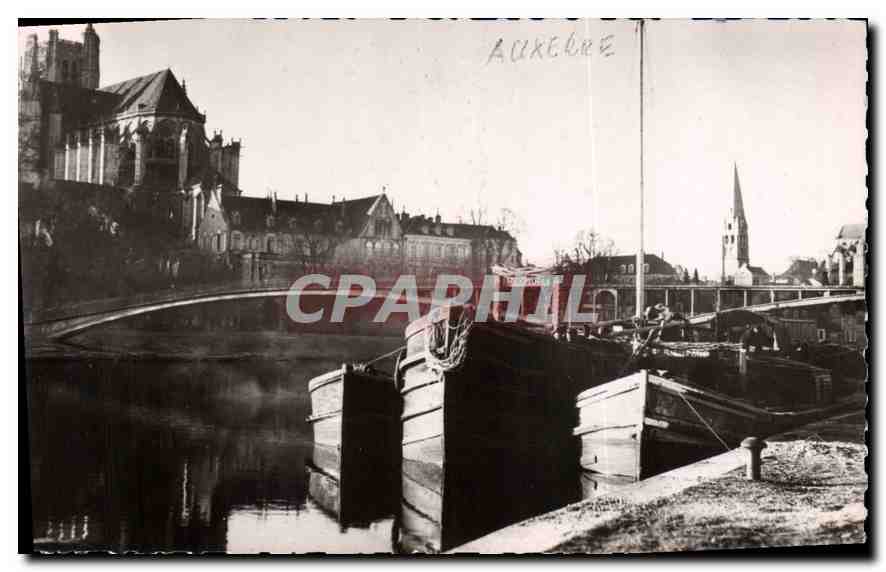 Auxerre — La Cathédrale et le Port — Édition J. Deltany
