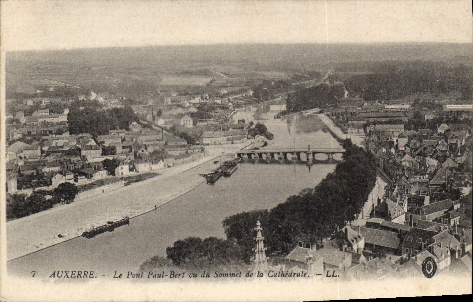 Auxerre — Le Pont Paul-Bert vu du Sommet de la Cathédrale — LL. n°7