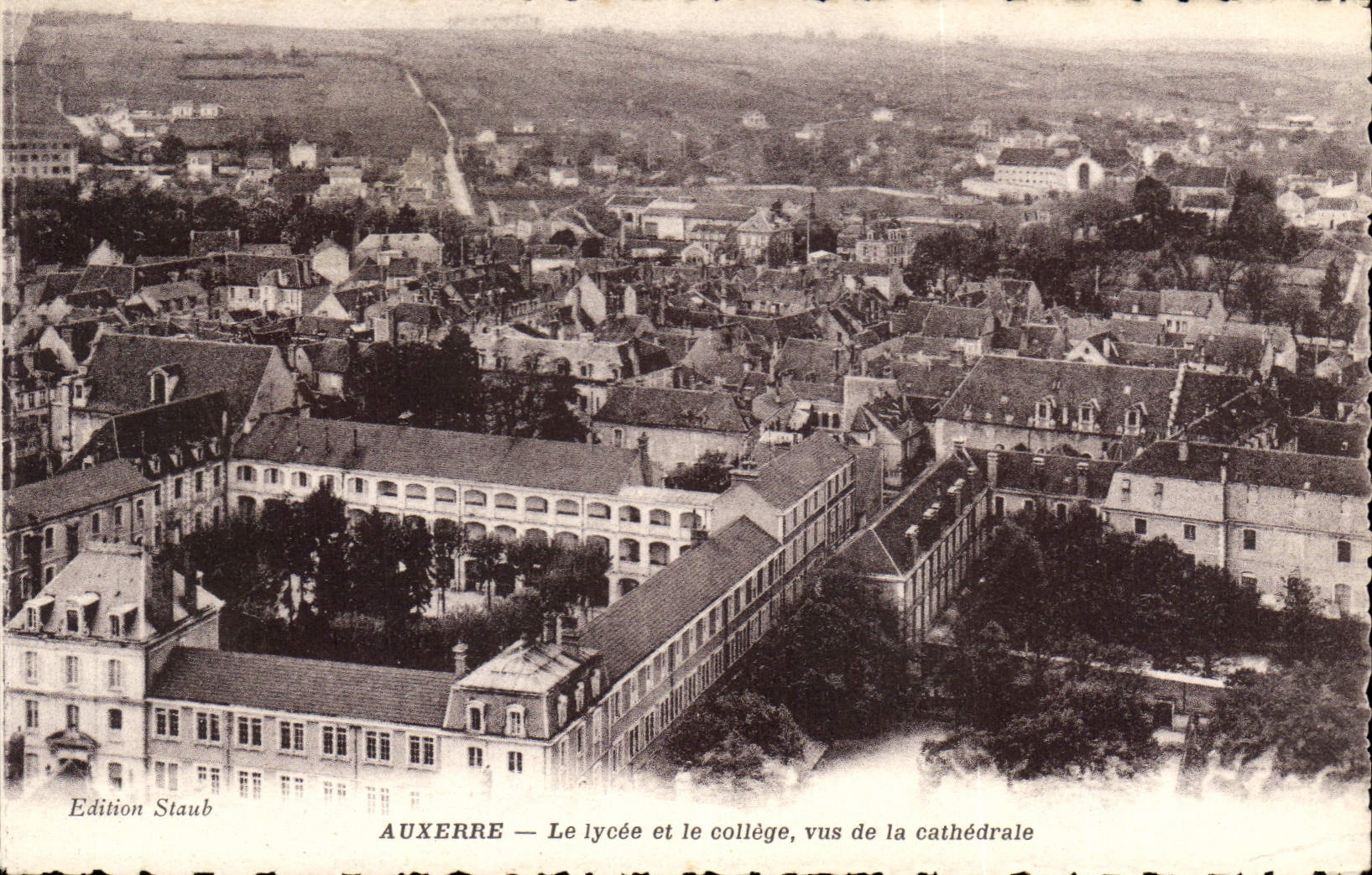 CPA Auxerre le Lycee et le College vus de la Cathedrale 