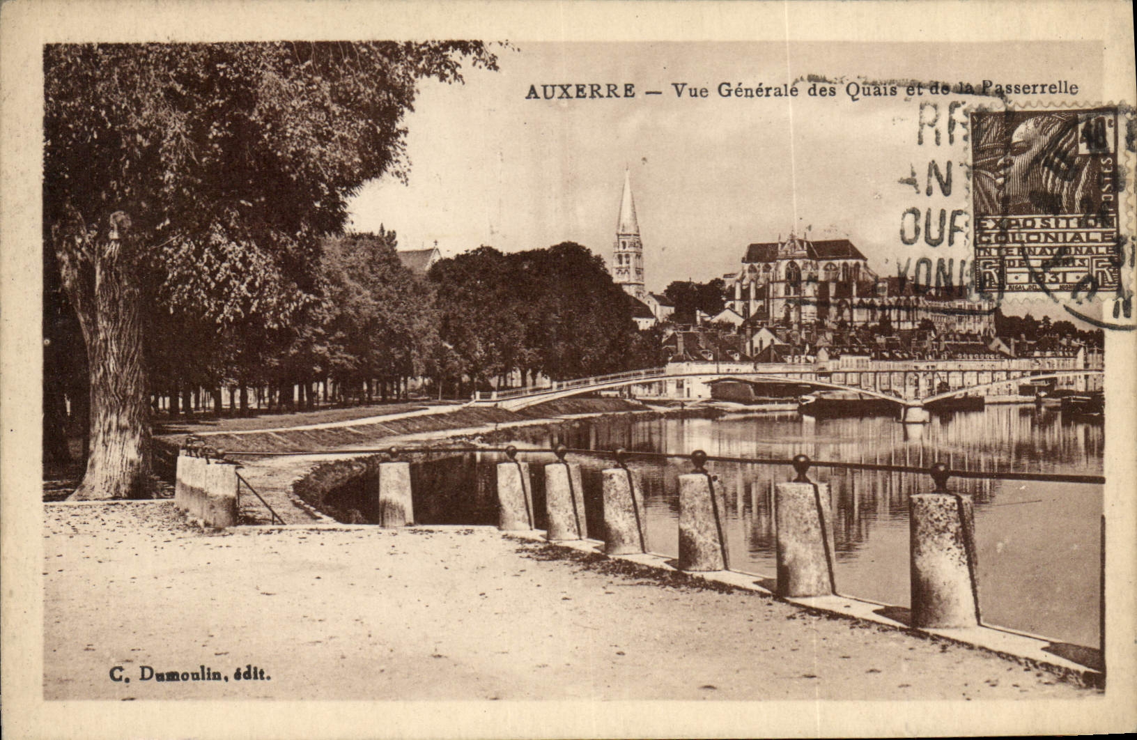 CPA Auxerre vue generale des Quais de la Passerelle 