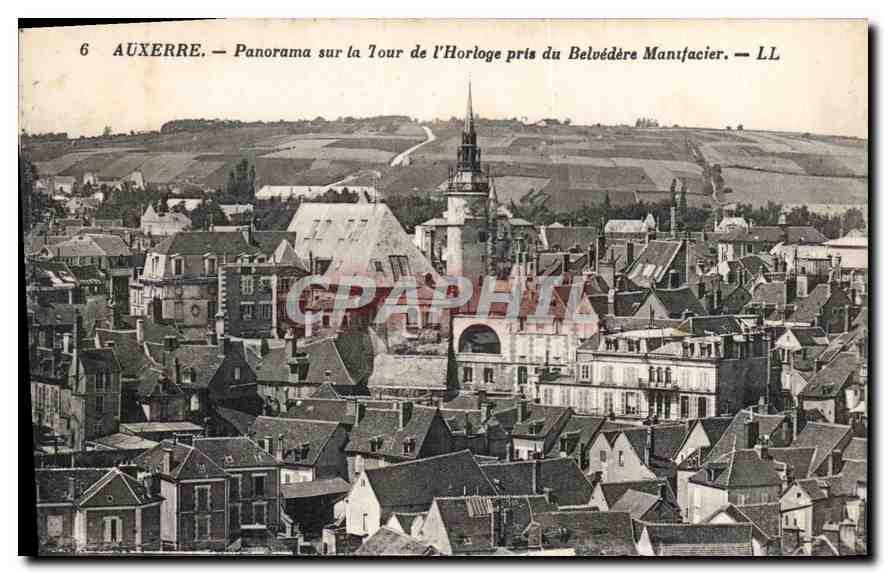 Auxerre — Panorama sur la Tour de l'Horloge pris du Belvédère Manitfacier — LL