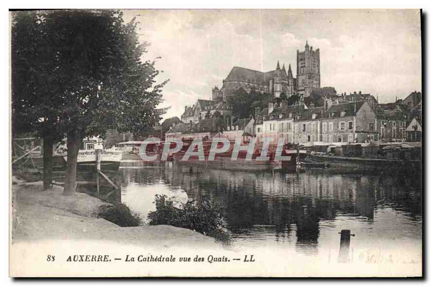 Auxerre — La Cathédrale vue des Quais — LL