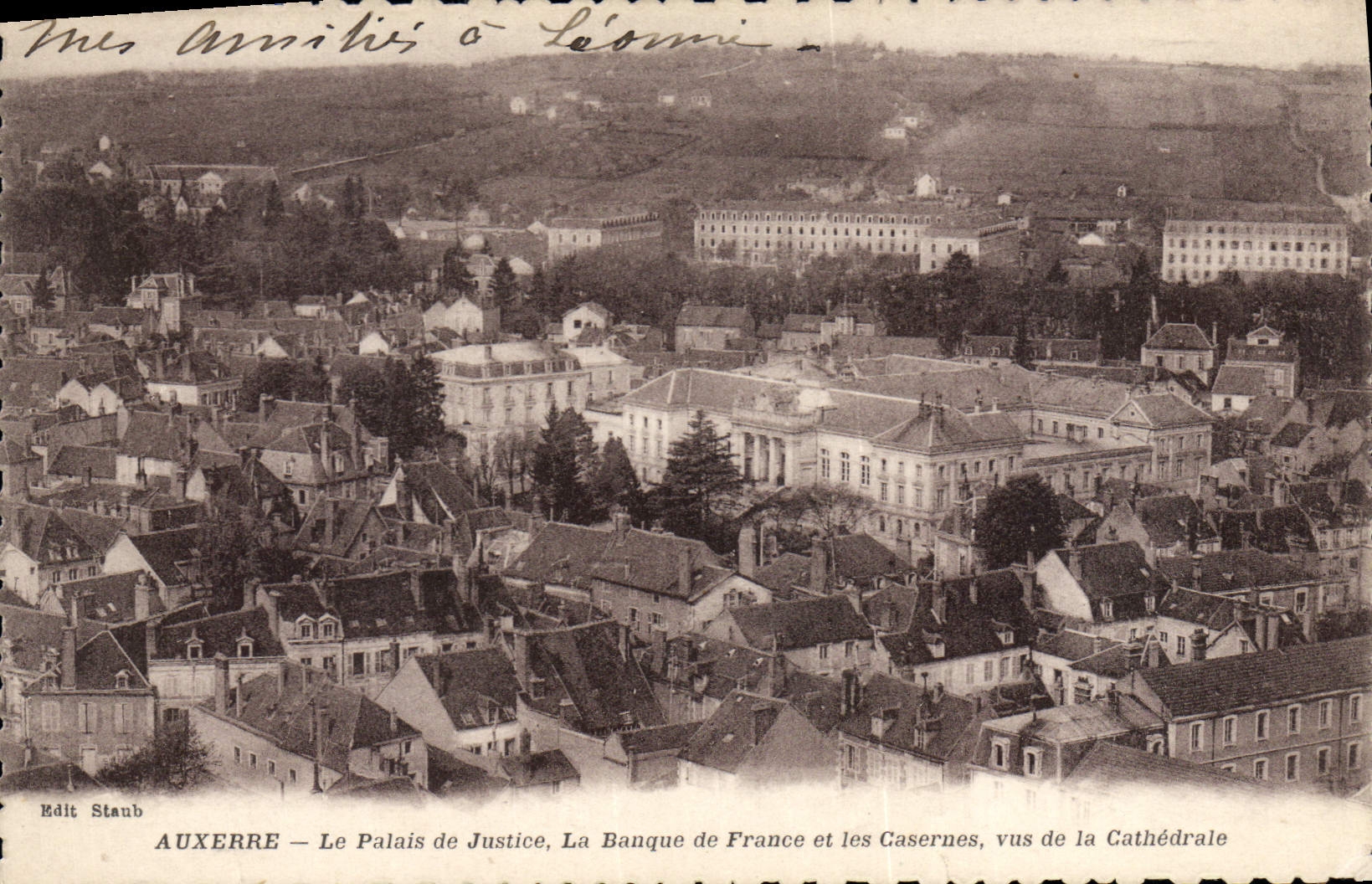 Auxerre — Le Palais de Justice, La Banque de France et les Casernes, vus de la Cathédrale — Edit Staub