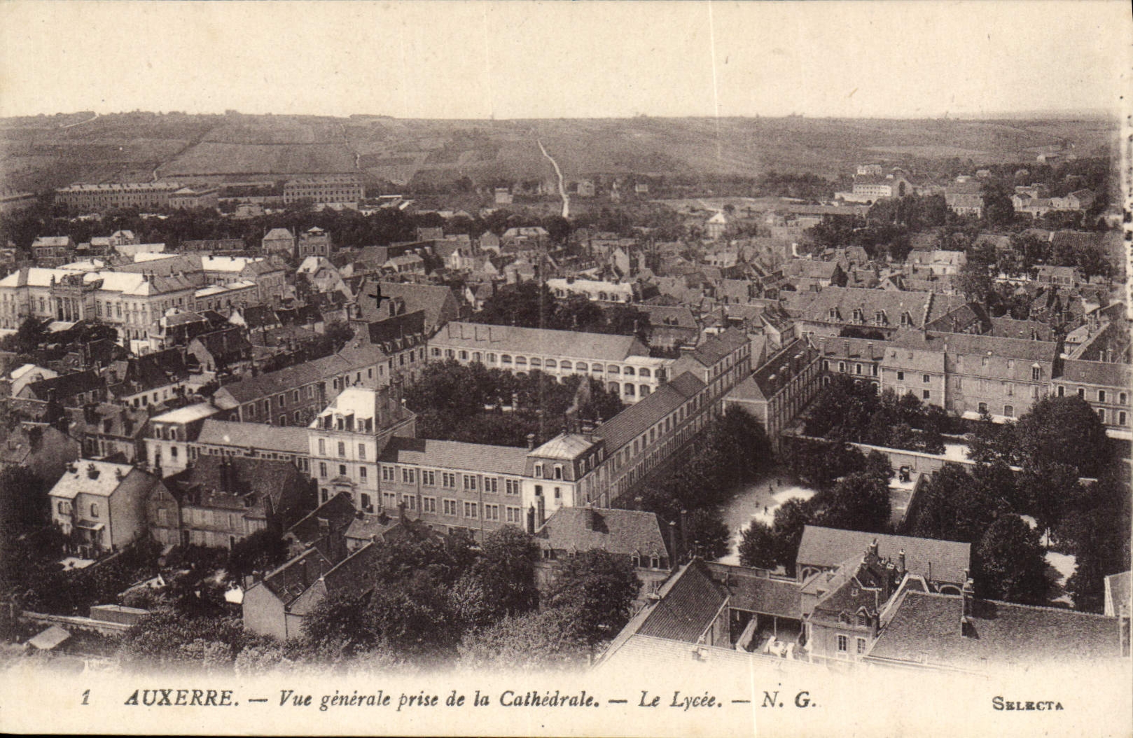 Auxerre — Allgemeiner Blick von der Kathedrale — Das Gymnasium — N. G. — Selecta