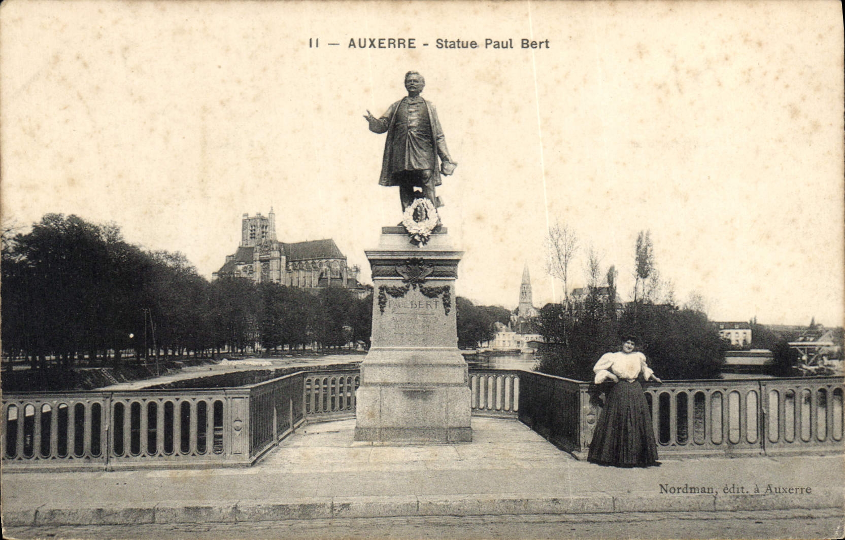 Auxerre - Statue Paul Bert — Nordman, édit. à Auxerre, n° II