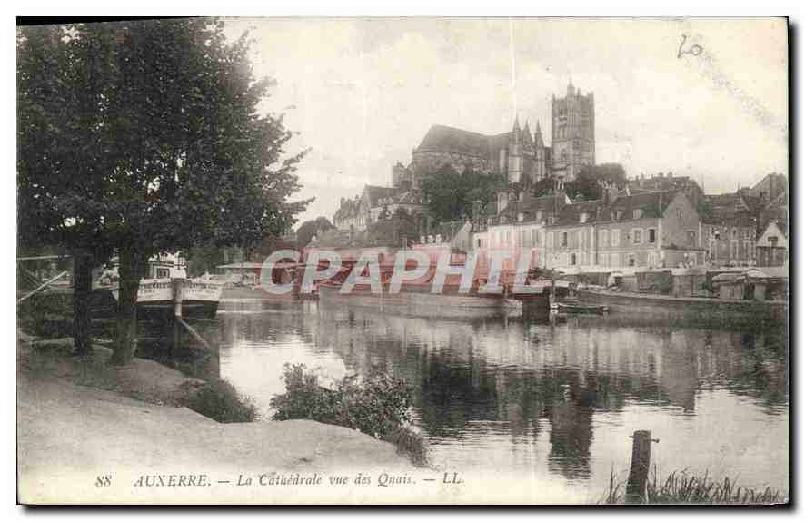 CPA Auxerre la Cathedrale vue des Quais 