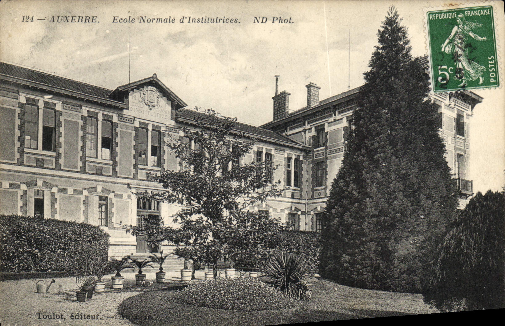 Auxerre — École Normale d'Institutrices — ND Phot.