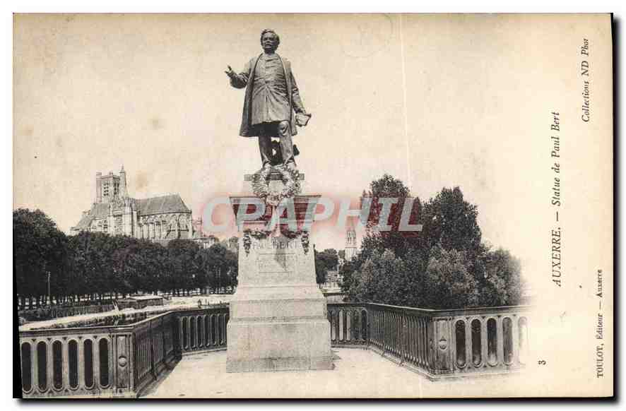 CPA Auxerre Statue de Paul Bert 
