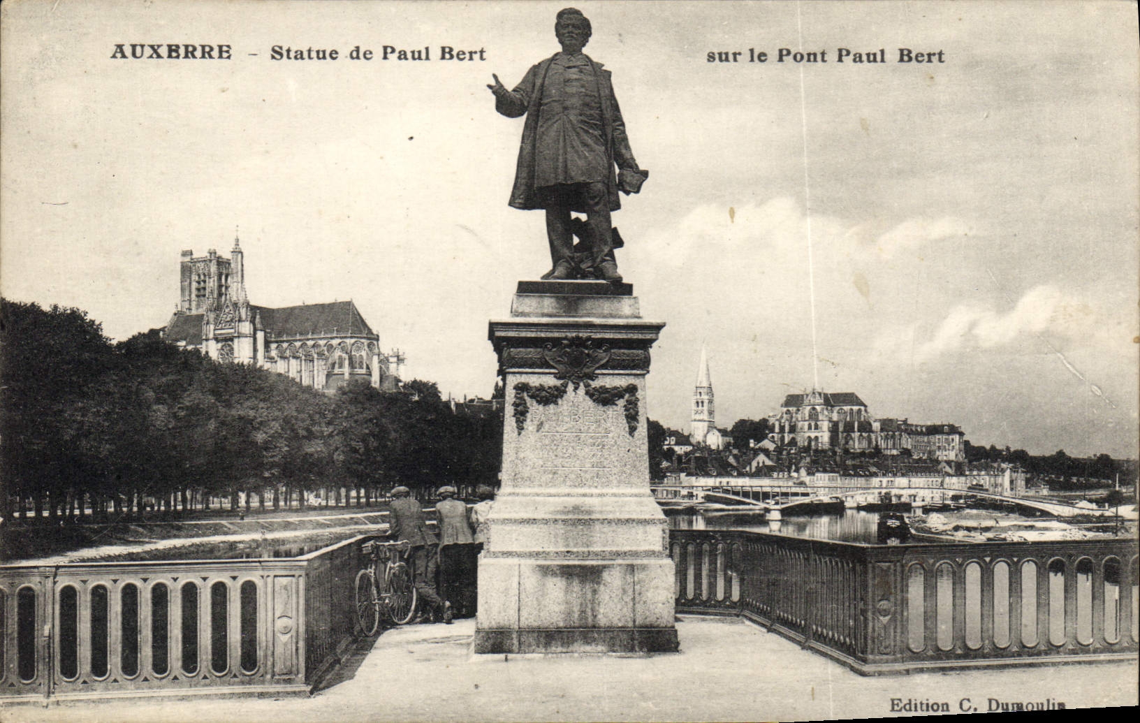 CPA Auxerre statue de Paul Bert sur le Pont Paul Bert 