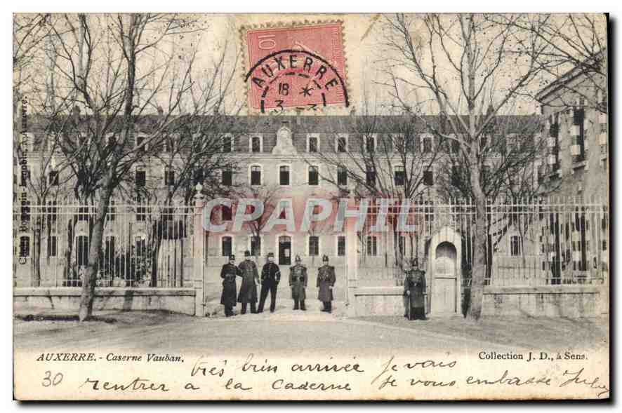 CPA Auxerre Caserne Vauban Militaria