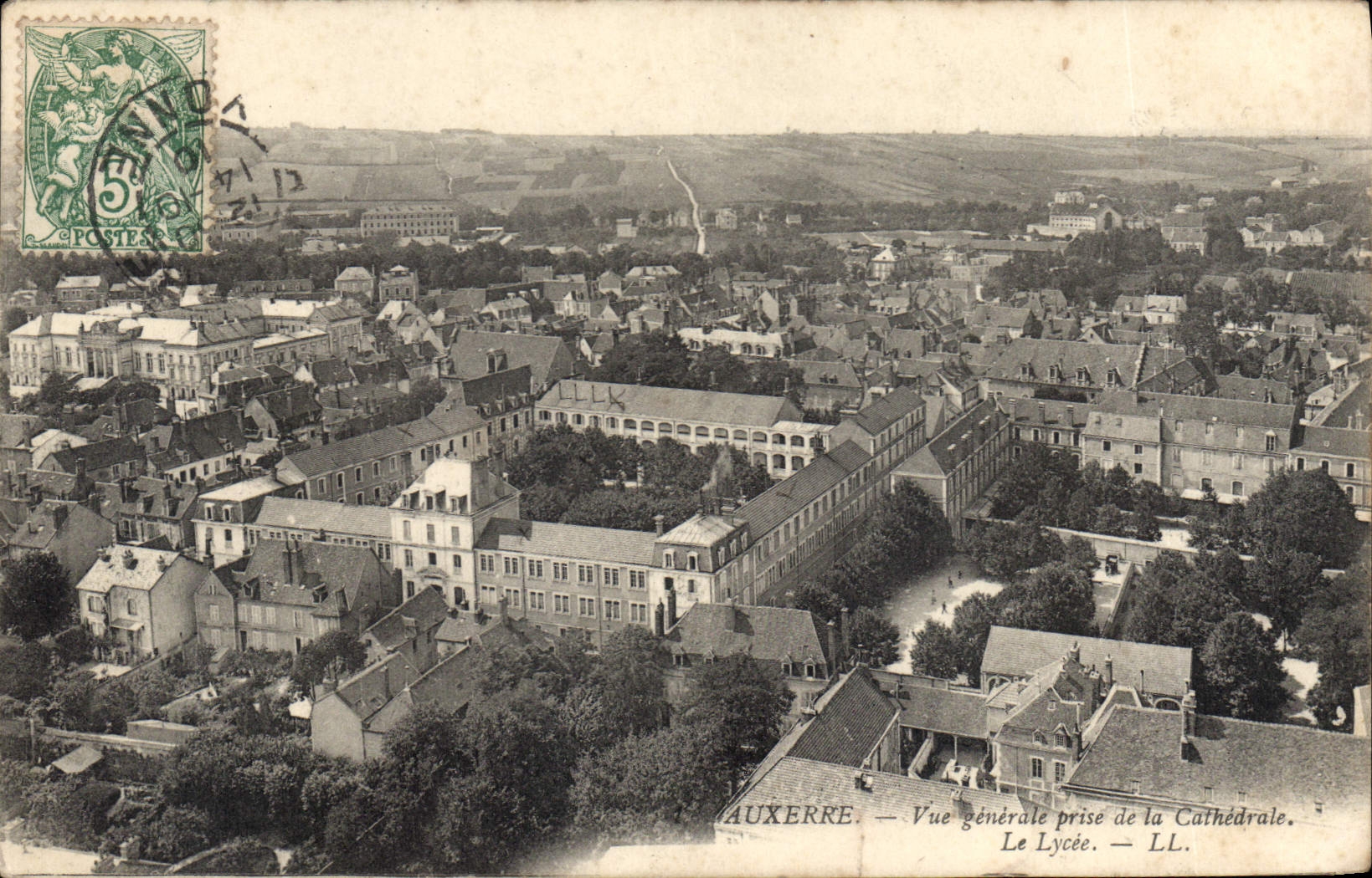 Auxerre — Vue générale prise de la Cathédrale. Le Lycée. — LL.