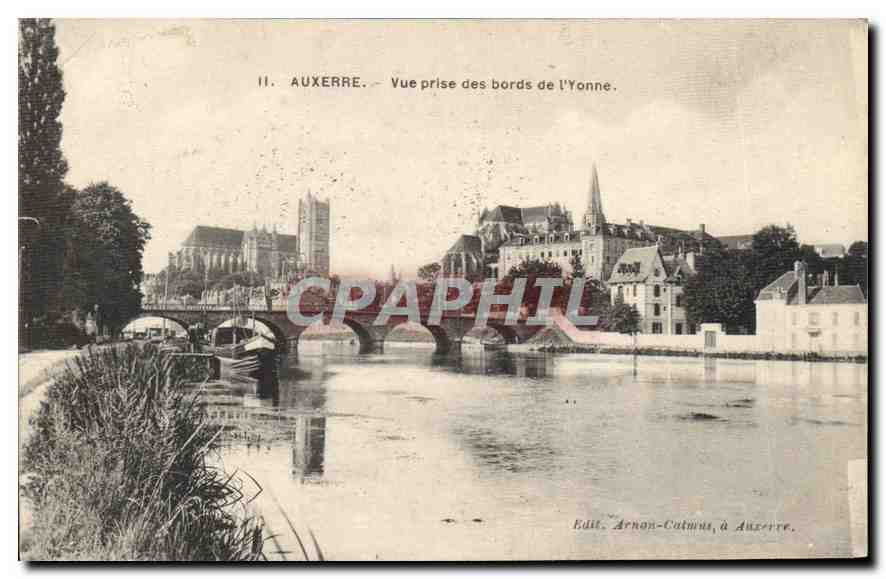 CPA Auxerre vue prise des Bords de l'Yonne 
