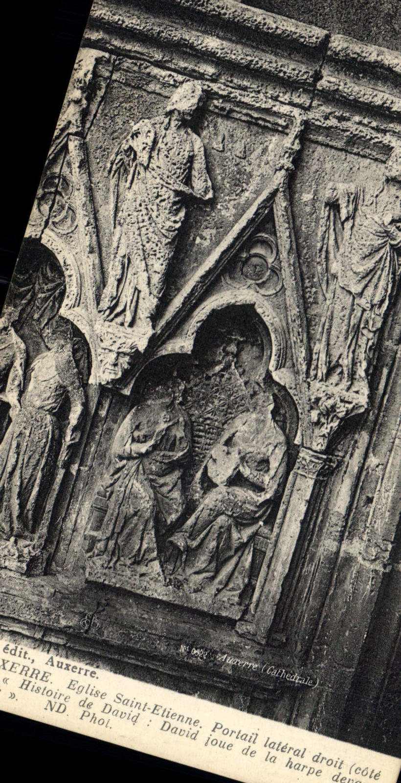 Auxerre - Église Saint-Étienne : Portail latéral droit (côté droite) - Histoire de David jouant de la harpe - édit. Auxerre