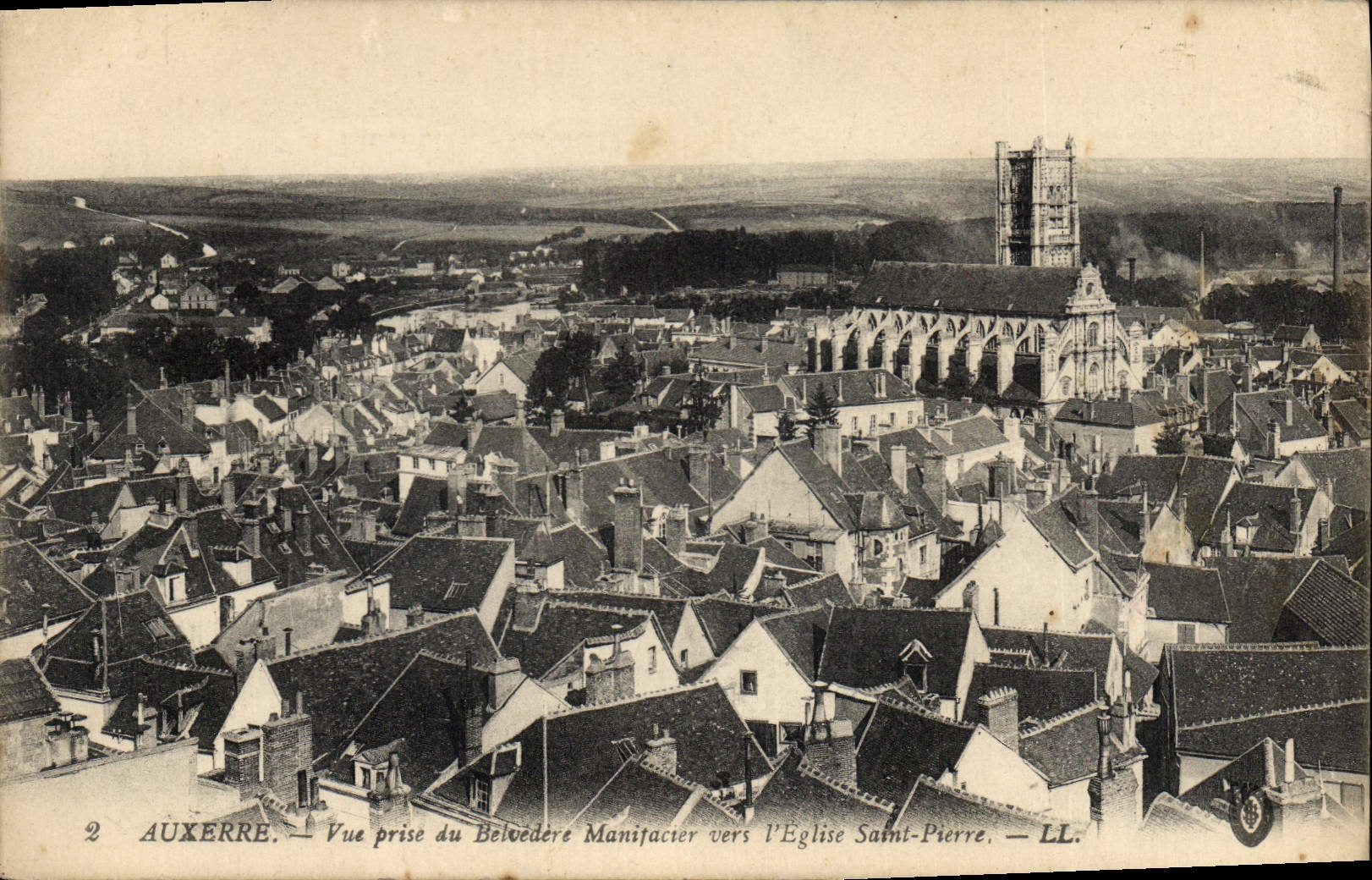 CPA Auxerre vue prise du Belvedere Manifacier vers l'eglise Saint Pierre 