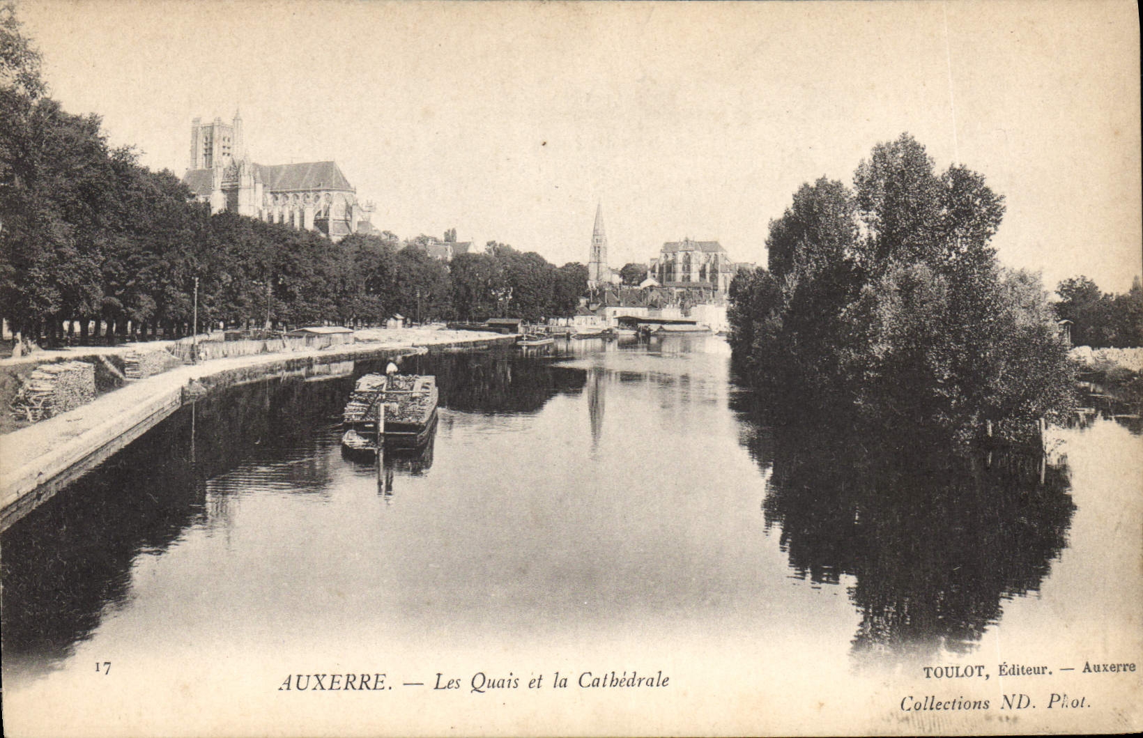 Auxerre — Les Quais et la Cathédrale — TOULOT, Éditeur. — Auxerre
